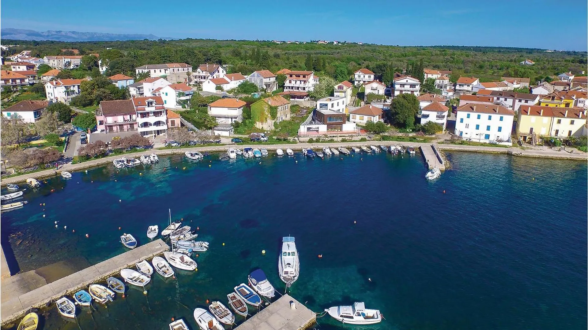 Lovely Apartment In Petrcane With Wifi
